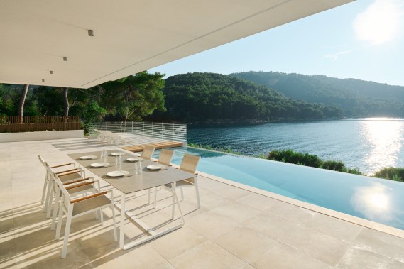 Vila Hvar, Stari Grad, vanjska terasa